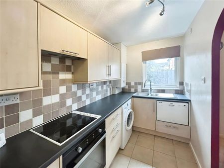 1 bedroom semi-detached house to rent - Photo 2