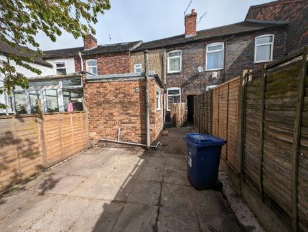 2 bedroom flat to rent - Photo 5