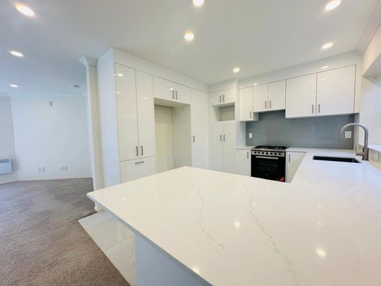 14B Bowling Avenue, Epsom – Renovated 5-Bedroom Standalone Home! - Photo 1