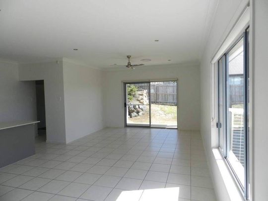 Beautiful Spacious and Well presented - Photo 1