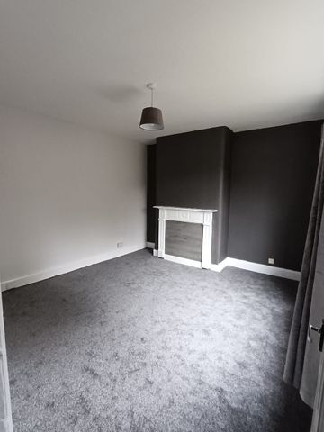 Beautiful 3-bedroom Terraced Home - Photo 3