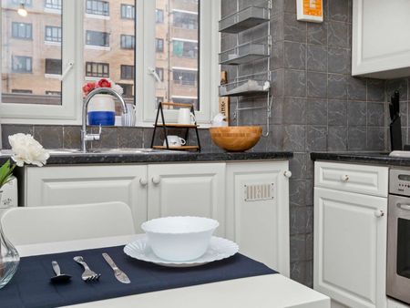 Stylish East London Room – Great Transport Links ✨ Room B - Photo 3