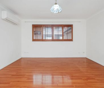 Comfortable & Inviting 2-Bedroom Home in Parramatta's River Precinct - Photo 3