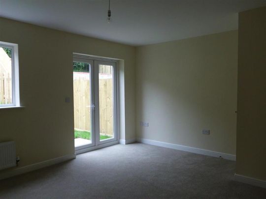 3 bedroom semi-detached house to rent - Photo 1