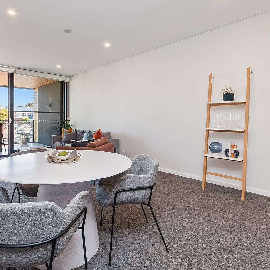 2x2 Just Listed in Vic Quarter! - Photo 1