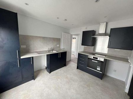 Holyrood Street, Chard, TA20 - Photo 4