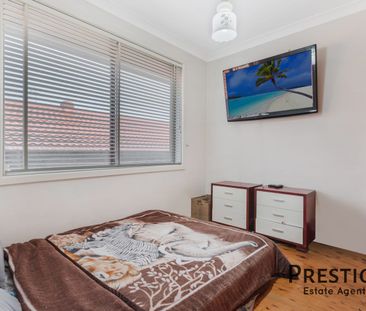 Spacious Family Residence - Photo 2