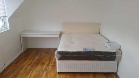 6 bedroom semi-detached house to rent - Photo 3