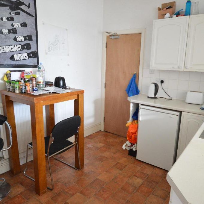 1 bedroom in a house share to rent - Photo 1