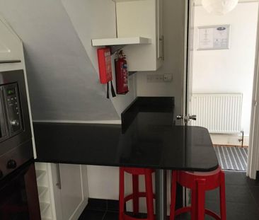 5 bedroom semi-detached house to rent - Photo 5