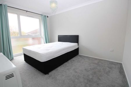 2 bed Flat for rent - Photo 3