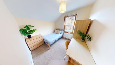 5 bedroom semi-detached house to rent - Photo 2