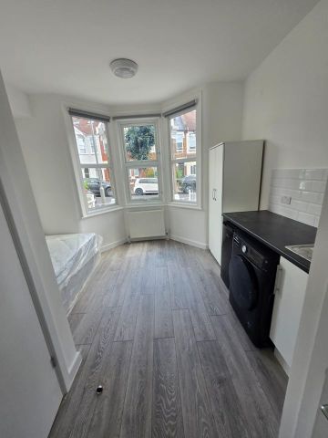 Room in a Shared House, Corsehill St, SW16 - Photo 5