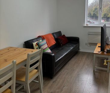 Room in a Shared Flat, Morden, SM4 - Photo 2