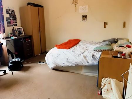 4 Bed 1 Bath - Photo 3
