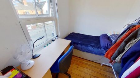 3 bedroom semi-detached house to rent - Photo 4