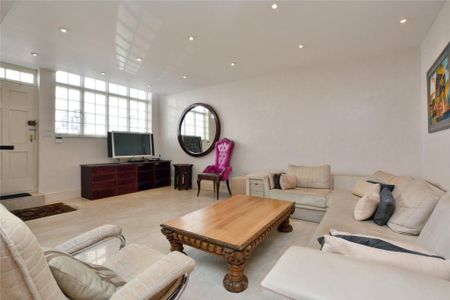 4 bedroom mews to rent - Photo 2