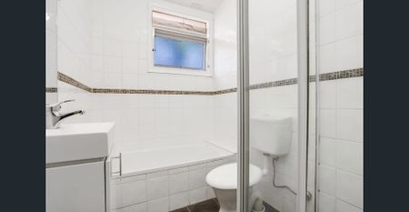 Charming family home in an ideal location - Photo 2