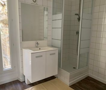 Location Appartement 2 pièces 42m² PIERREFEU DU VAR 83390 - Photo 2