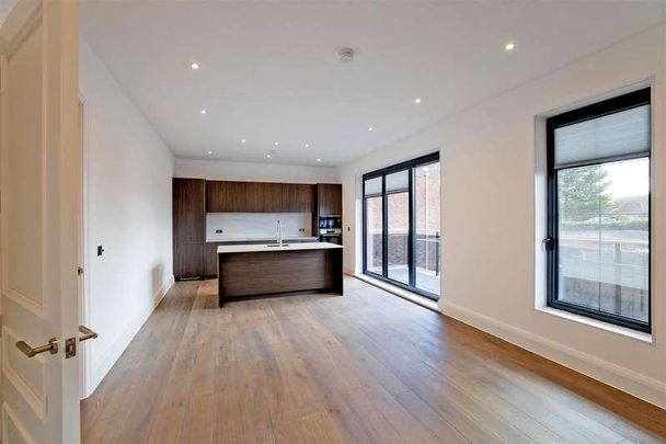 Whitehall Road, London, E4 - Photo 1