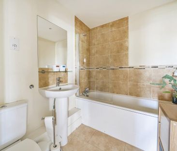 2 bedroom flat to rent - Photo 5