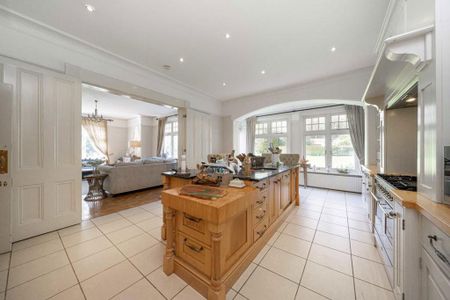 5 bedroom semi-detached house to rent - Photo 4