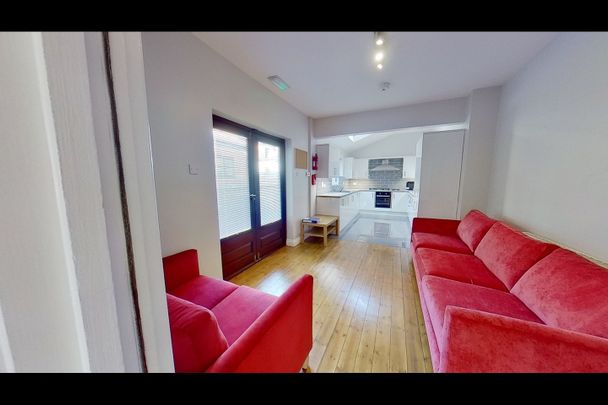 7 Bed Semi-Detached House, Bute Avenue, NG7 - Photo 1