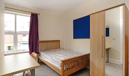 Fantastic 4 bedroom property - Photo 3