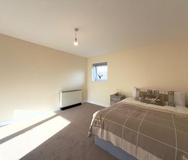 1 bedroom in a flat share to rent - Photo 3