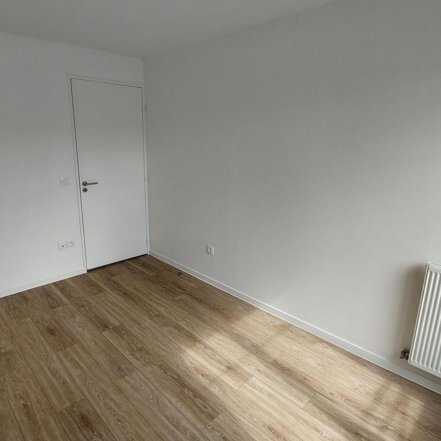 location Appartement T4 DE 82.47m² À ROMAINVILLE - Photo 1