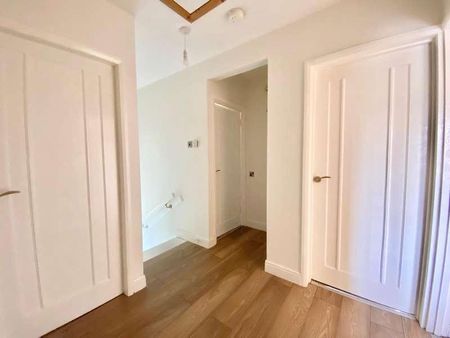 Bay Close, Huddersfield, HD3 - Photo 2