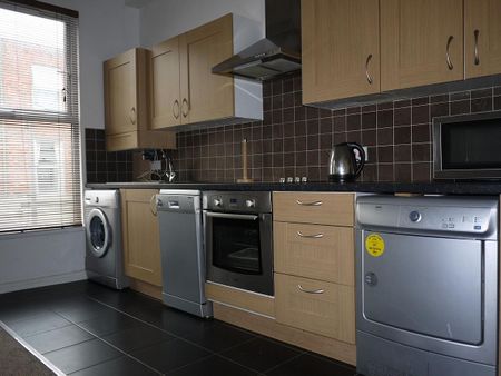 Apt 2, 10 Dunluce Avenue, Belfast BT9 7AY - Photo 3
