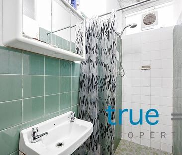 PRESTIGIOUSLY POSITIONED STUDIO APARTMENT - Photo 4