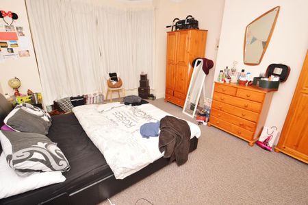 4 bedroom semi-detached house to rent - Photo 4
