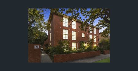 Light, bright and spacious one bedroom apartment - Photo 3