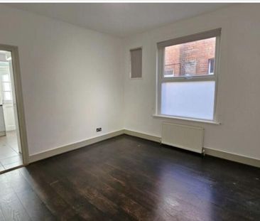 3 bedroom ground floor maisonette to rent - Photo 2