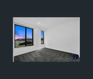 Spacious luxuriously Near New home near Amenities and Train Station!! - Photo 1