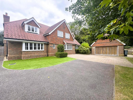 5 bedroom detached house to rent - Photo 2