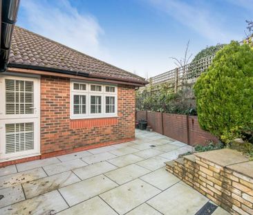5 bedroom bungalow to rent - Photo 2