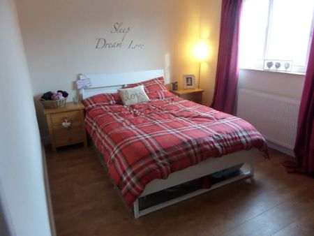 2 bedroom semi-detached house to rent - Photo 3