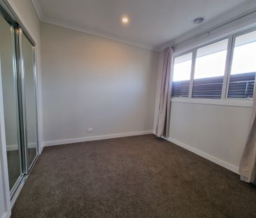 Luxurious Townhouse in Prime Location - Photo 6