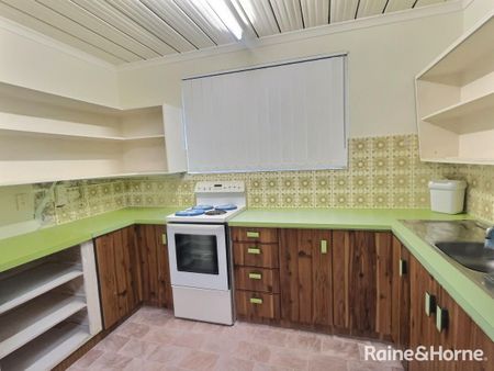 Large Family Home in Great Clinton Location! - Photo 5