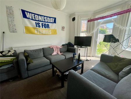 5 bedroom semi-detached house to rent - Photo 2