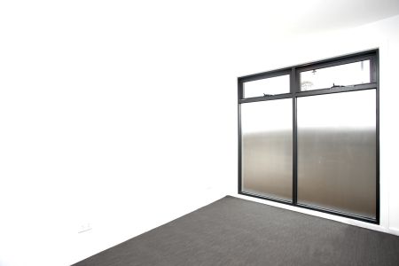 EXECUTIVE STYLE LIVING OPPOSITE SOUTHLAND! - Photo 3