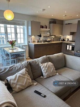 1 bedroom in a flat share to rent - Photo 1