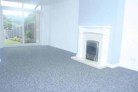 3 bedroom semi-detached house to rent - Photo 2