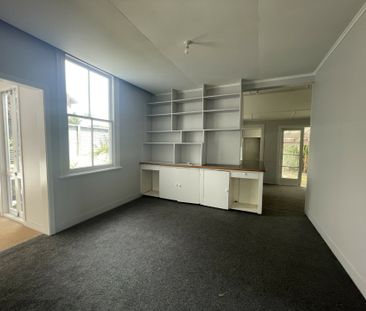 Spacious 3 Bedroom Home - Photo 1