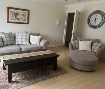 3 bedroom flat to rent - Photo 4