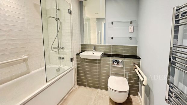 2 bedroom flat to rent Calibra Court -2-Bed Top Floor Flat-Allocated Parking- LU2 - Photo 1