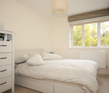 Vale Farm Road, Woking - Photo 3